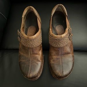 ARIAT leather slip on shoes